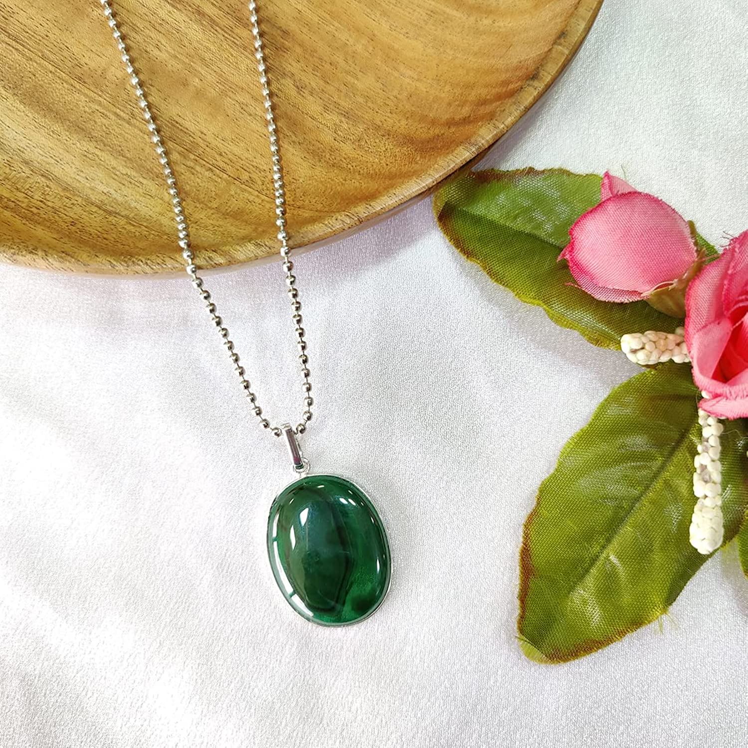 gemstone-pendant-oval-shape-malachite