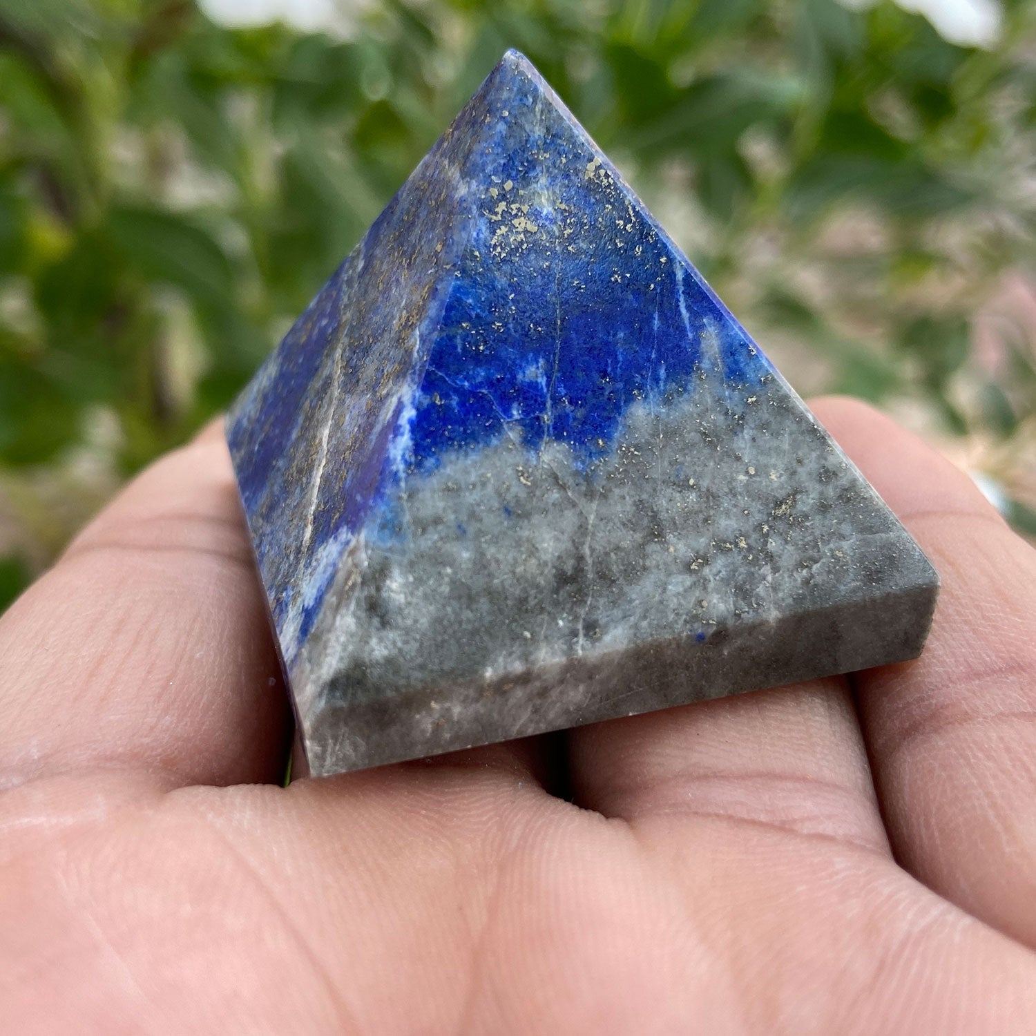 gemstone-pyramid-lapiz-lazuli