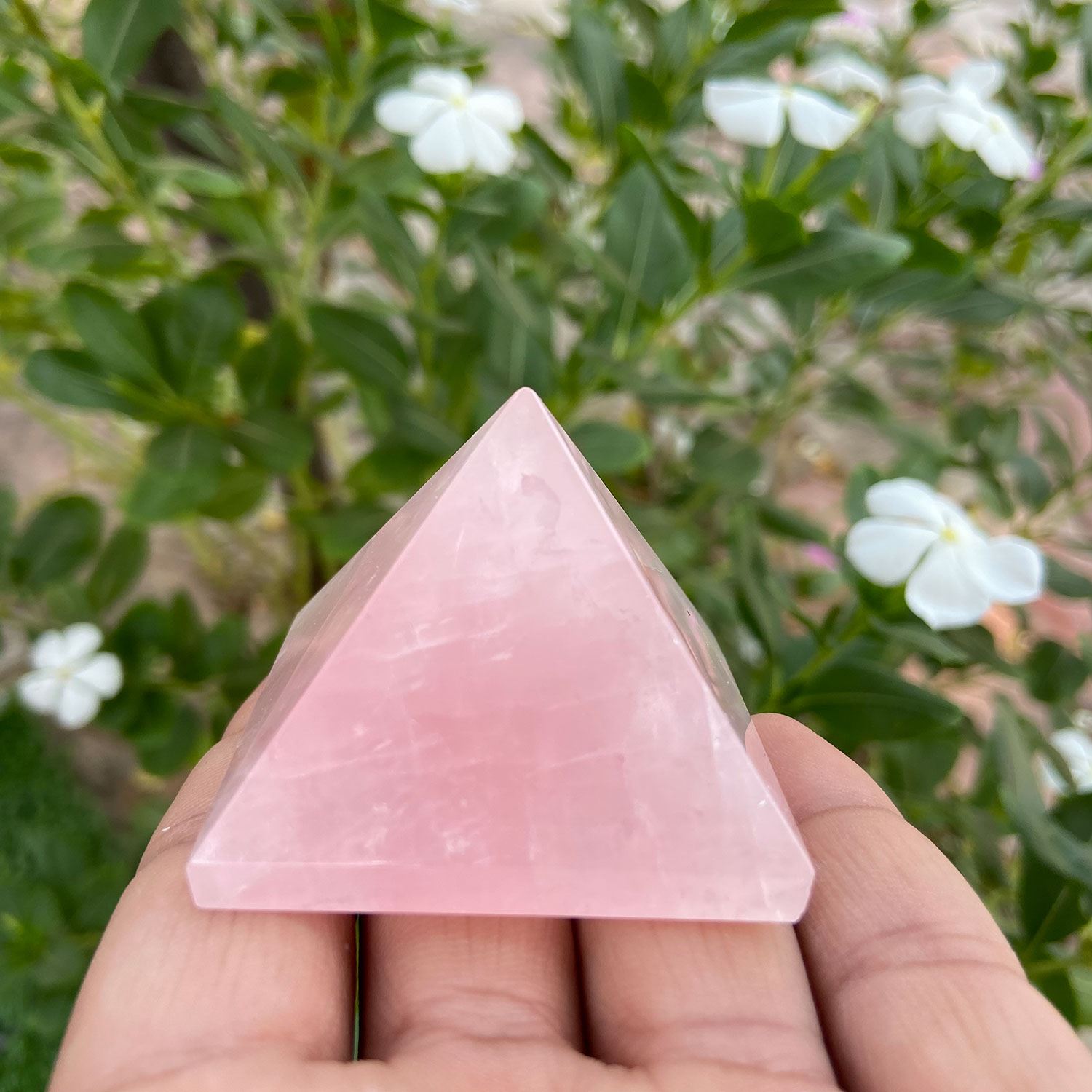 gemstone-pyramid-rose-quartz